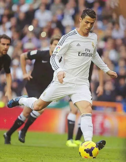 意甲半场：内雷斯双响，那不勒斯3-0亚特兰大